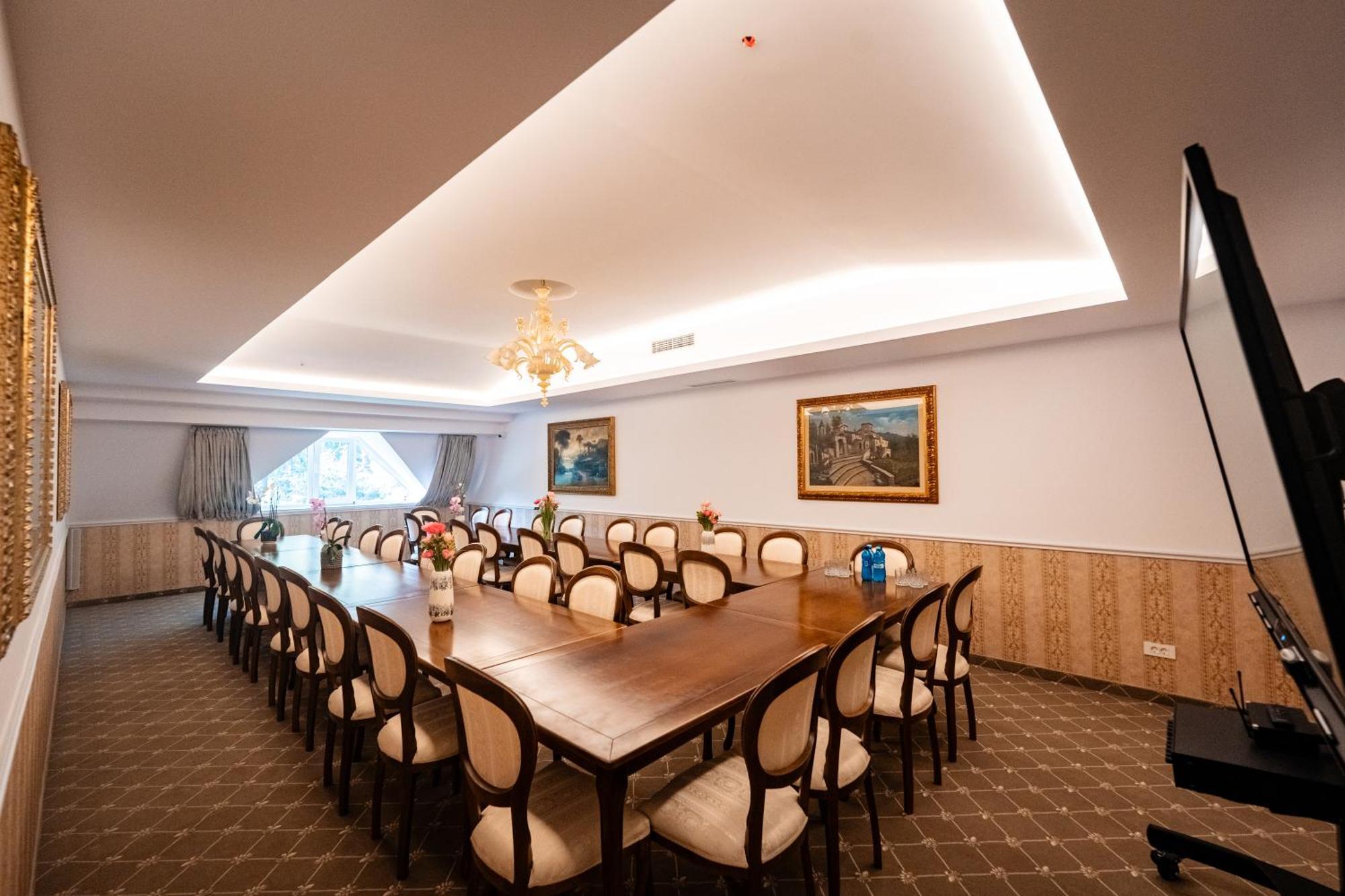 Carpentiere Arena Hotel Răşinari Екстериор снимка