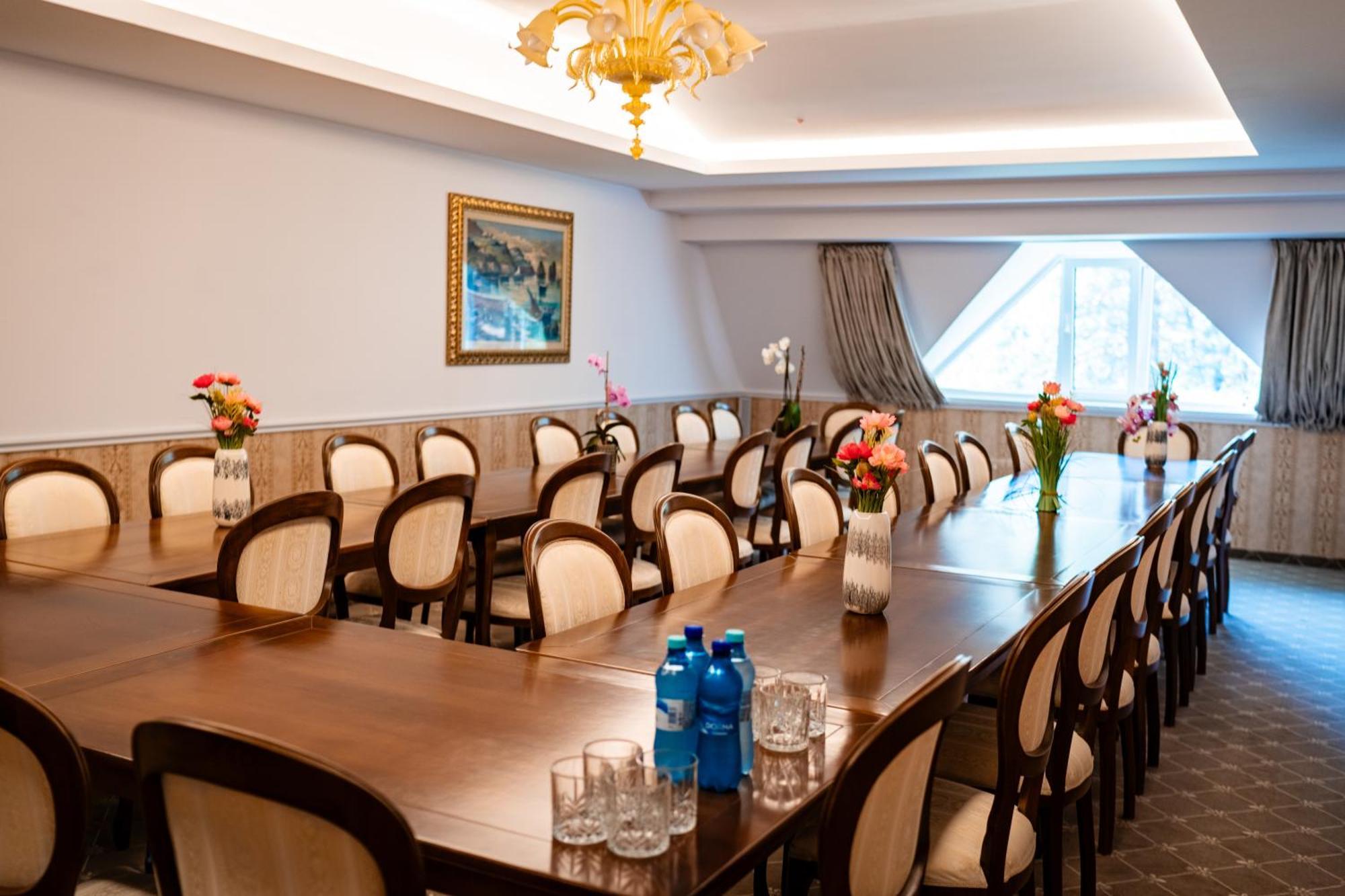 Carpentiere Arena Hotel Răşinari Екстериор снимка