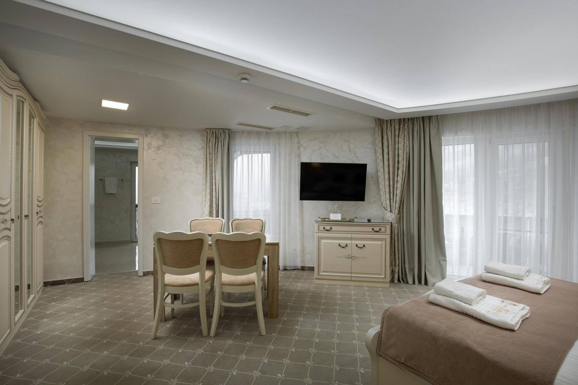 Carpentiere Arena Hotel Răşinari Екстериор снимка